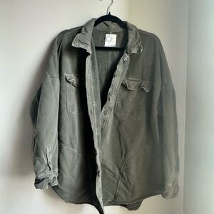 Aerie OFFLINE Oversized Fleece Button Shacket Soft Cozy Laying neutral Green L